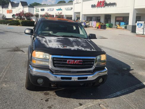 Used 2003 GMC Sierra 2500 SLT w/ SLT Preferred Equipment Group AWD/4WD image 2