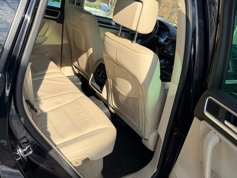 Used 2016 Volkswagen Touareg TDI image 22