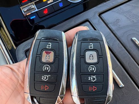 Used 2019 Lincoln Navigator Select w/ Technology Package image 9