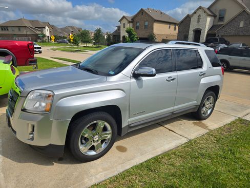 Used 2013 GMC Terrain SLT image 2