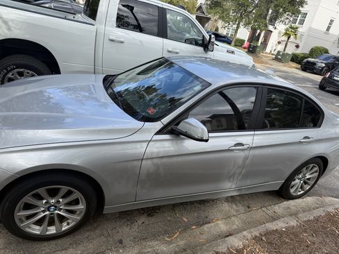 Used 2018 BMW 320i Sedan image 1