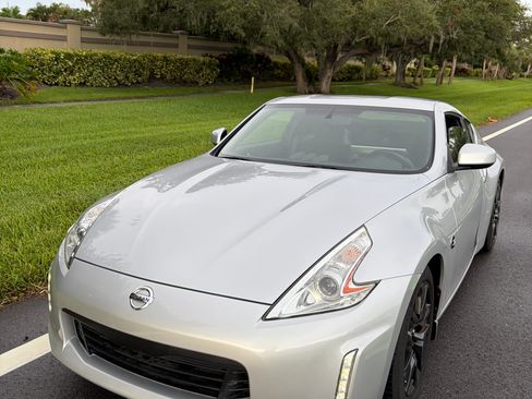 Used 2017 Nissan 370Z Coupe RWD image 15