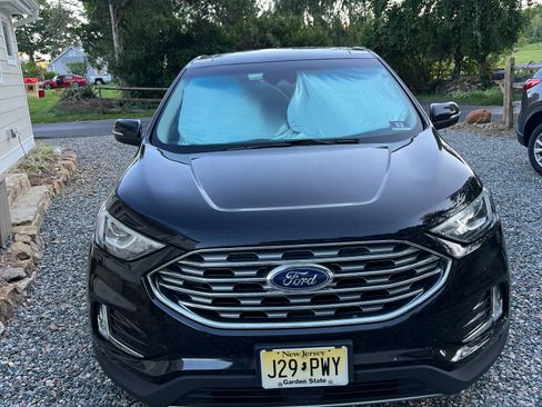 Used 2019 Ford Edge Titanium w/ Cold Weather Package image 5