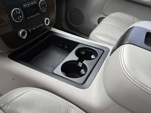 Used 2008 Chevrolet Avalanche LT w/ LT Preferred Equipment Group image 16