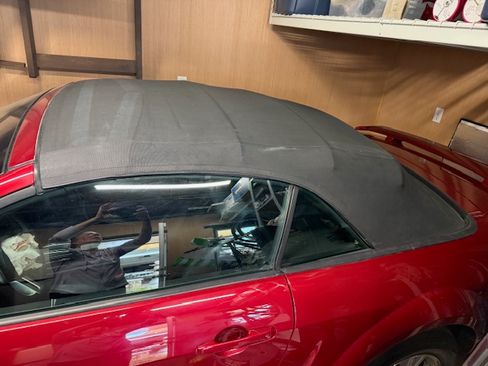 Used 2006 Ford Mustang Convertible image 4