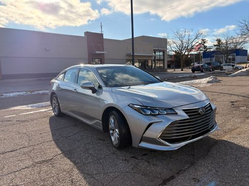 Used 2019 Toyota Avalon XLE image 6