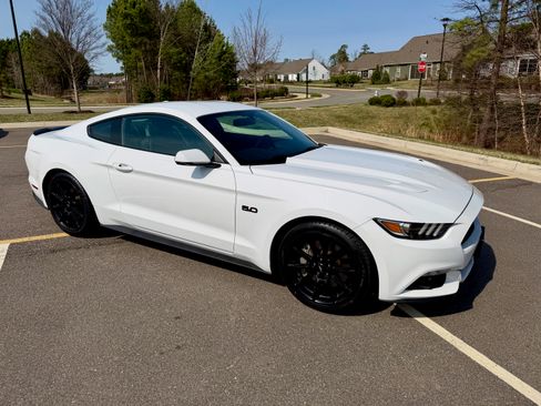 Used 2016 Ford Mustang GT Premium w/ Black Accent Package RWD image 12
