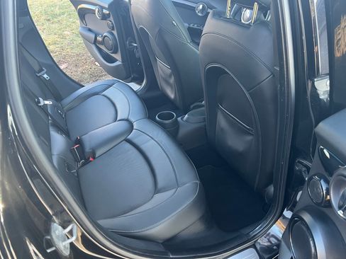 Used 2015 MINI Cooper 4-Door Hardtop image 12