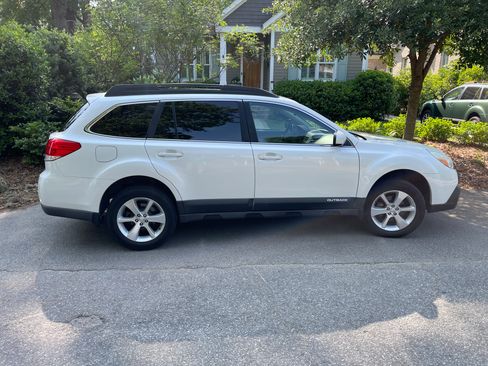 Used 2014 Subaru Outback 2.5i Limited AWD/4WD image 5