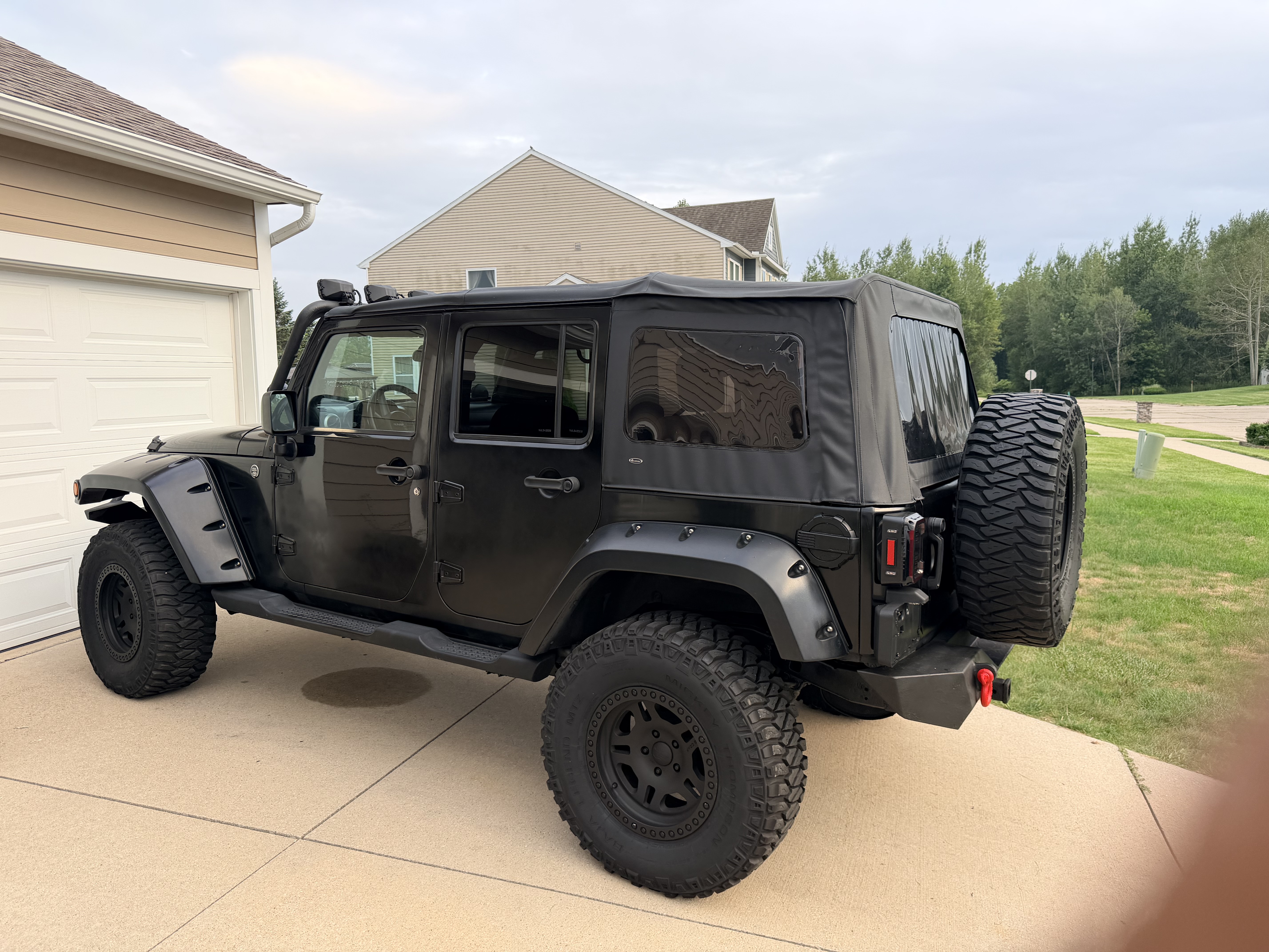 Used 2009 Jeep Wrangler Unlimited Sahara w/ Dual Top Group AWD/4WD image 9