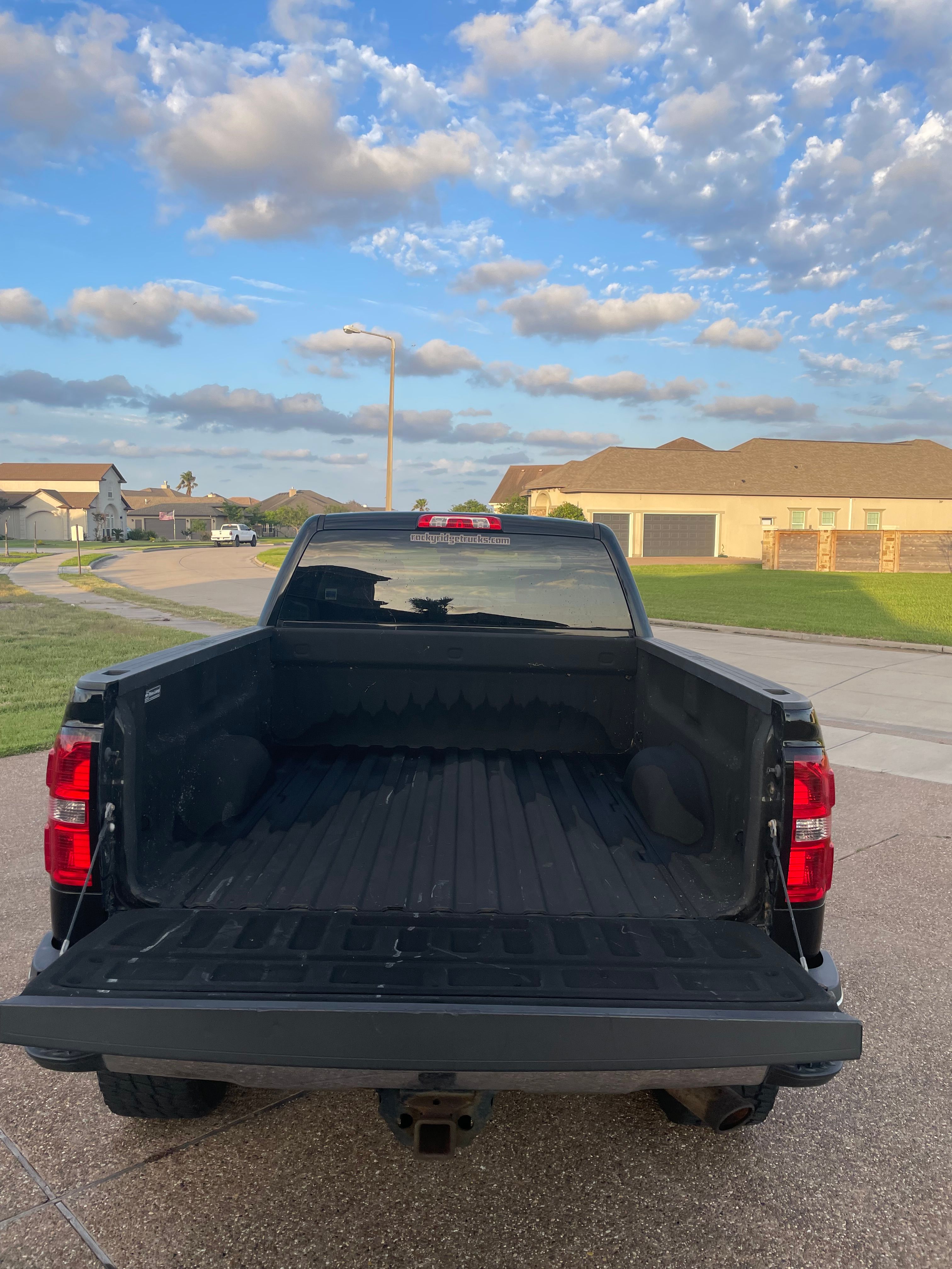 Used 2015 GMC Sierra 2500 SLE w/ SLE Preferred Package AWD/4WD image 2