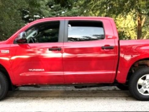 Used 2007 Toyota Tundra SR5 w/ TRD Off-Road Pkg AWD/4WD image 2
