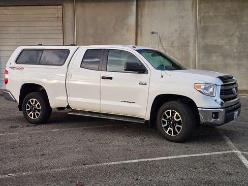 Used 2015 Toyota Tundra SR5 w/ TRD Off Road Package image 5