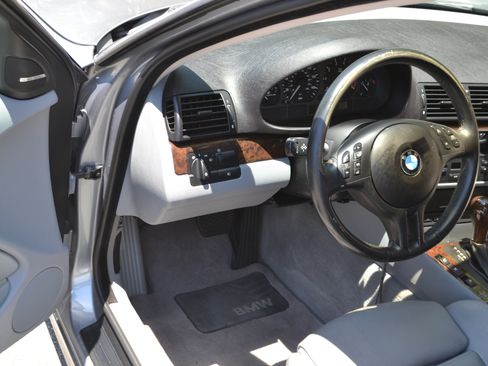 Used 2004 BMW 325i Sedan RWD image 12