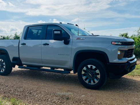 Used 2026 Chevrolet Silverado 2500 Custom w/ Z71 Off-Road Package AWD/4WD image 1