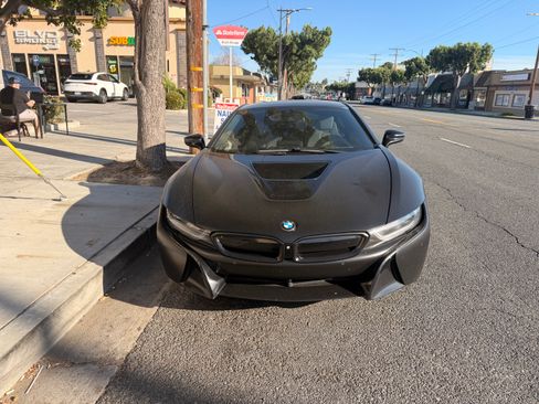 Used 2014 BMW i8 image 2