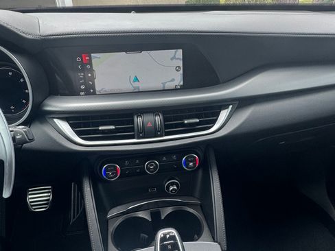 Used 2024 Alfa Romeo Stelvio Veloce image 11