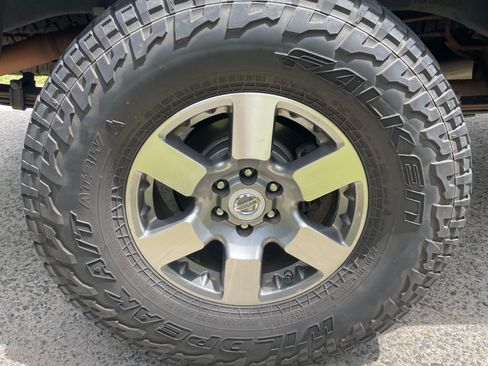 Used 2011 Nissan Frontier PRO-4X image 10