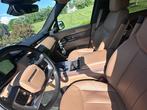 Used 2025 Land Rover Range Rover Long Wheelbase SE AWD/4WD image 9