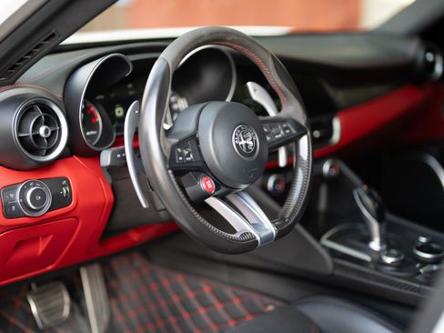 Used 2018 Alfa Romeo Giulia Quadrifoglio image 5