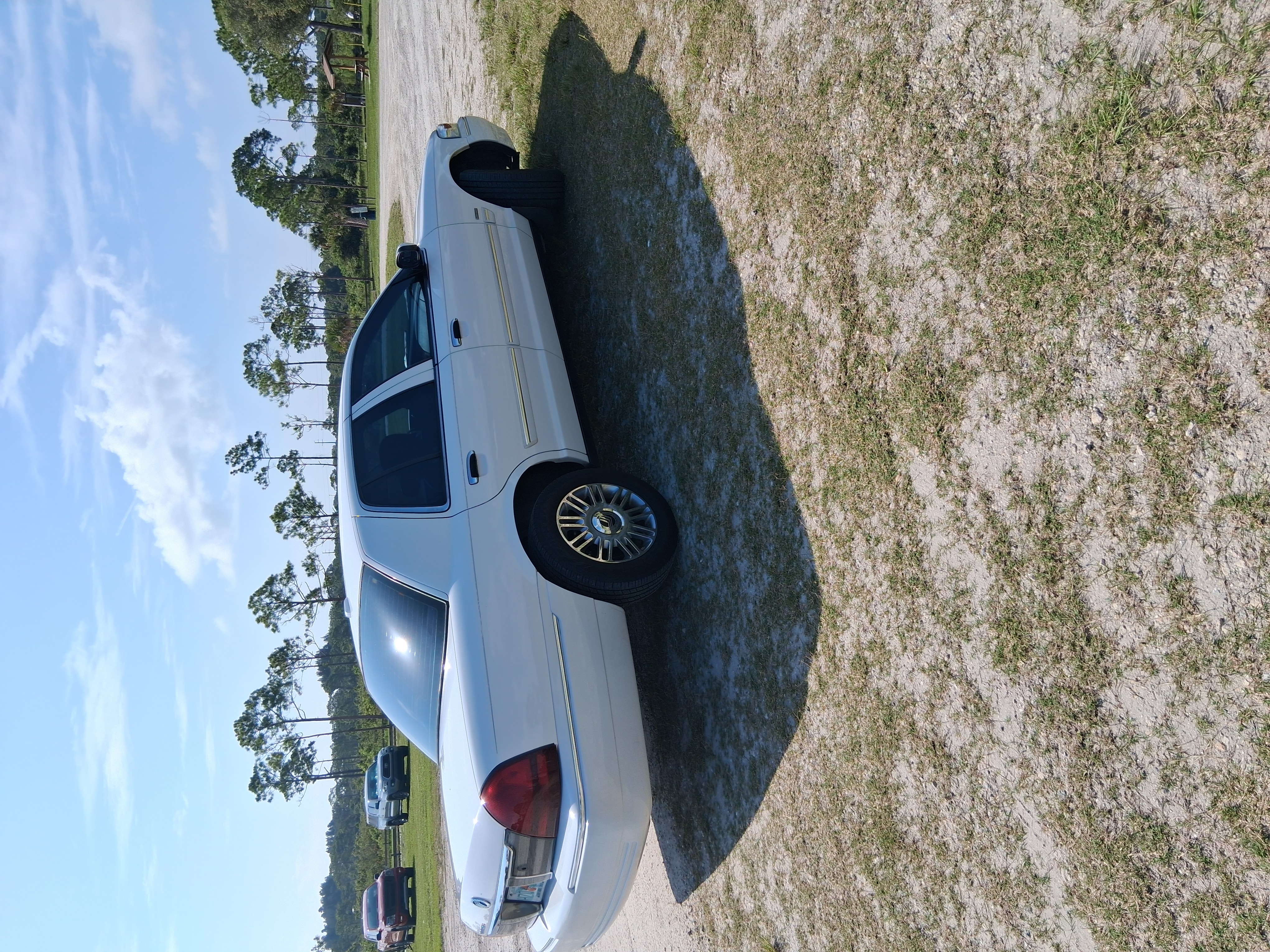 Used 2010 Mercury Grand Marquis LS RWD image 4