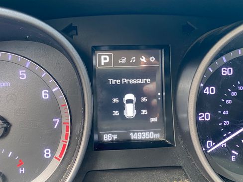 Used 2018 Hyundai Santa Fe Sport FWD image 9