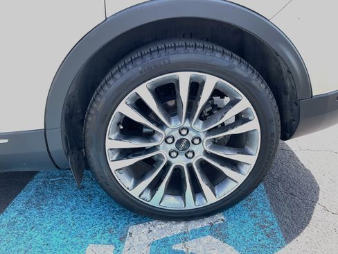 Used 2017 Lincoln MKX Reserve FWD image 9