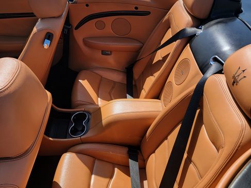 Used 2015 Maserati GranTurismo Convertible image 12