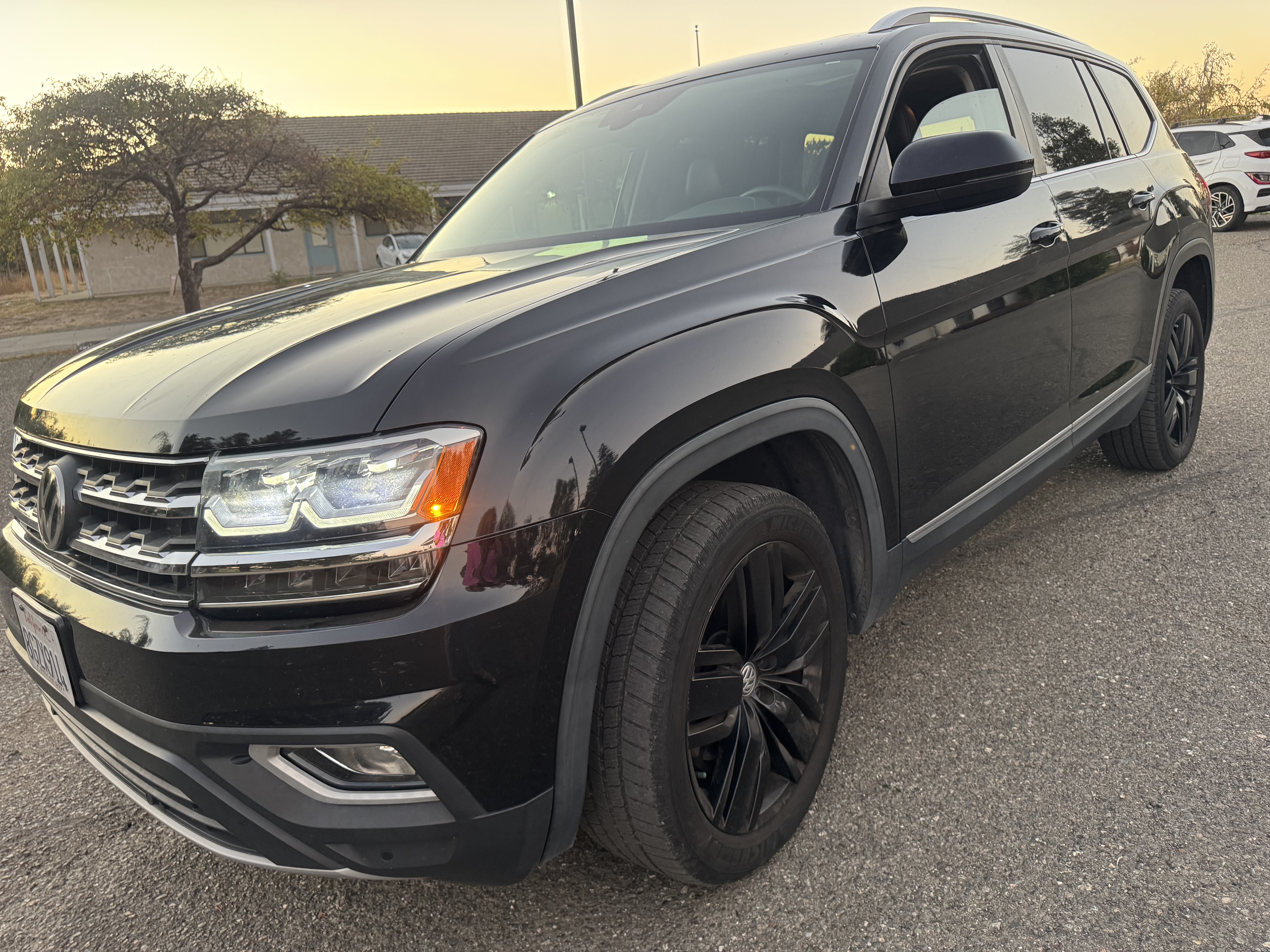 Used 2018 Volkswagen Atlas SEL AWD/4WD image 4