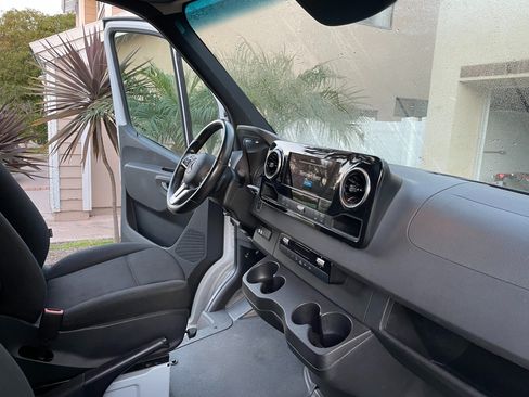 Used 2019 Mercedes-Benz Sprinter 2500 image 27
