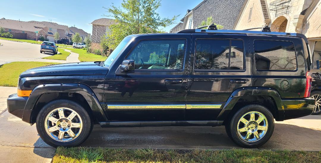 Used 2010 Jeep Commander Limited RWD image 2