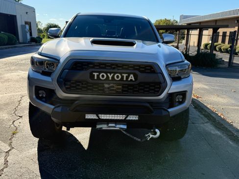 Used 2019 Toyota Tacoma TRD Off-Road image 12