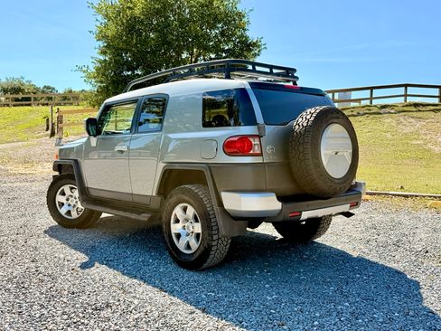 Used 2010 Toyota FJ Cruiser 4WD image 4