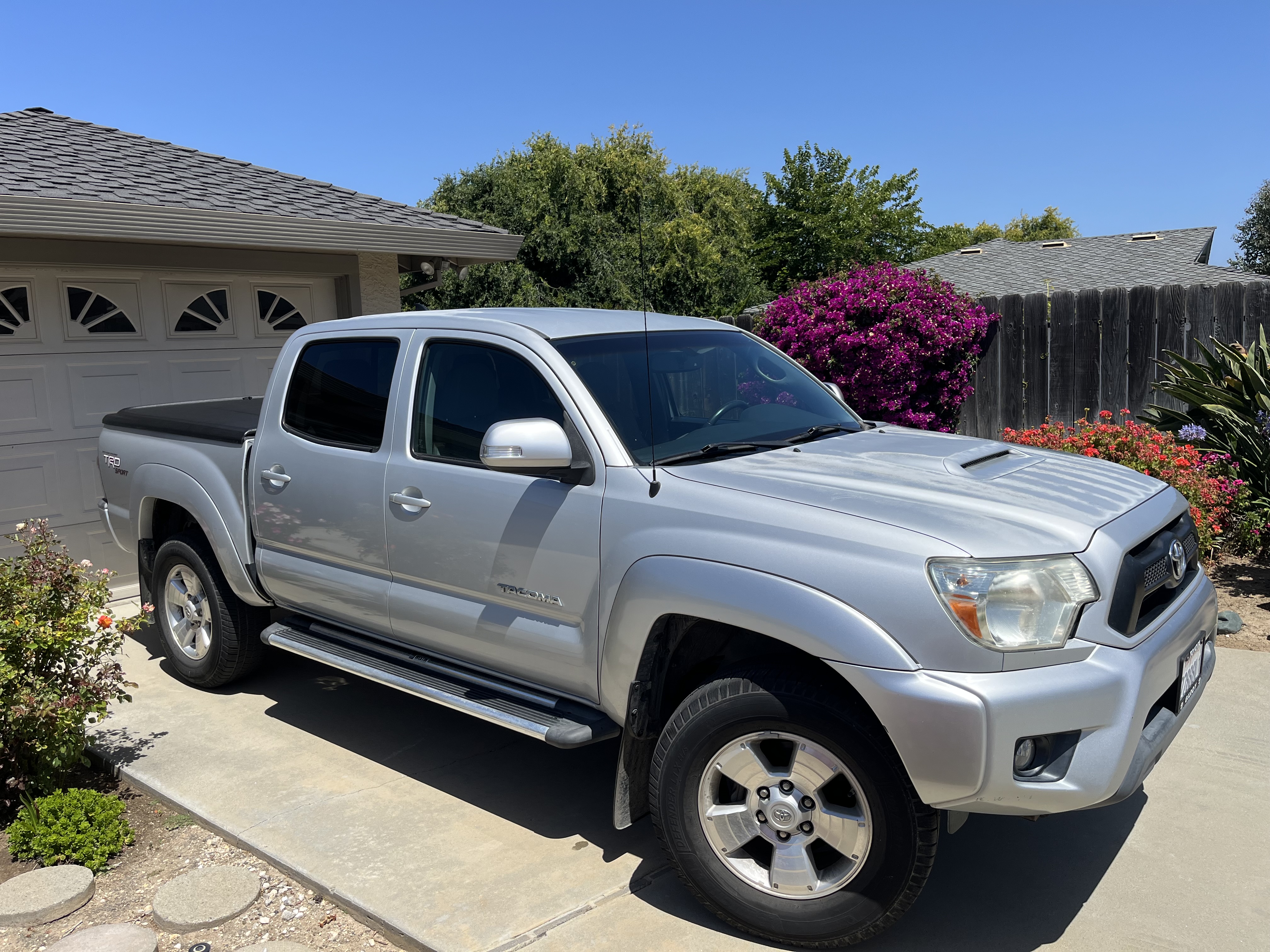 Used 2012 Toyota Tacoma PreRunner w/ TRD Sport Pkg RWD image 2