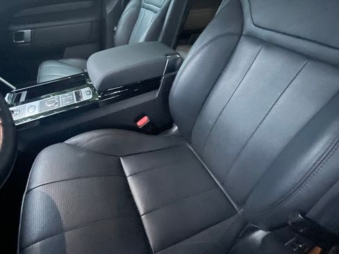 Used 2020 Land Rover Discovery HSE image 22