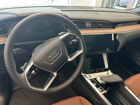 Used 2023 Audi e-tron Premium Plus w/ Premium Plus Package image 10