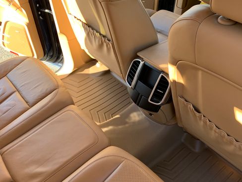 Used 2013 Porsche Cayenne S image 22