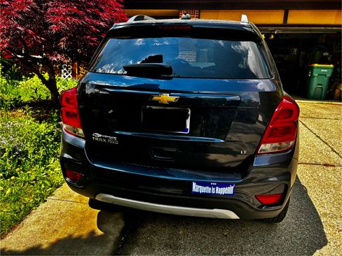 Used 2018 Chevrolet Trax LT w/ LT Convenience Package image 4