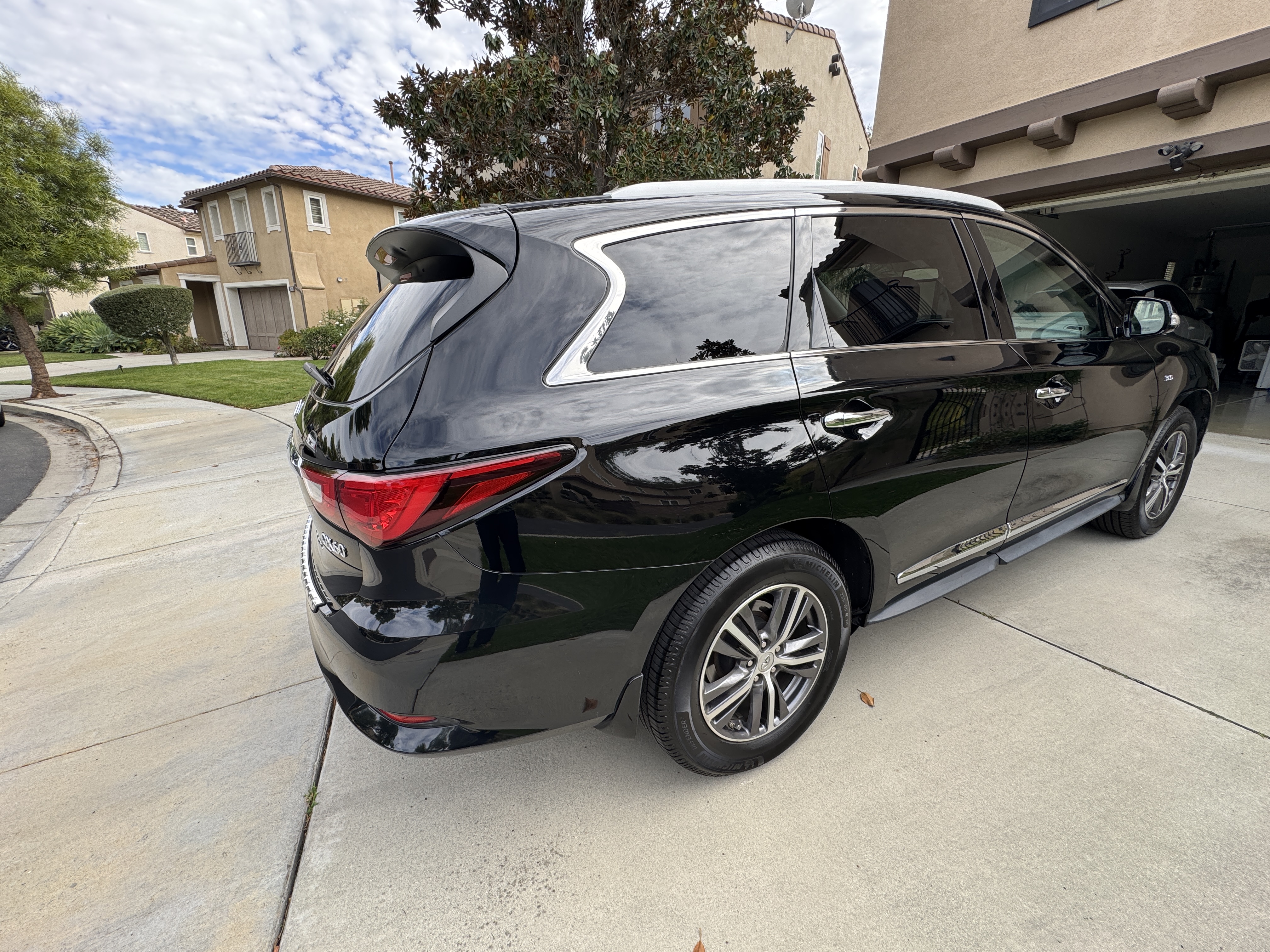 Used 2017 INFINITI QX60 Luxe w/ Premium Plus Package AWD/4WD image 11