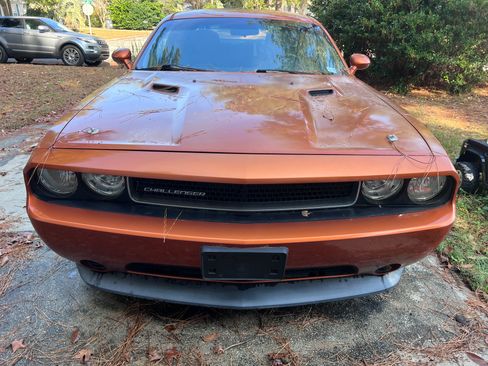 Used 2011 Dodge Challenger Coupe 2D image 2