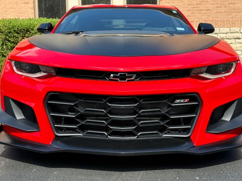 Used 2021 Chevrolet Camaro ZL1 RWD image 2