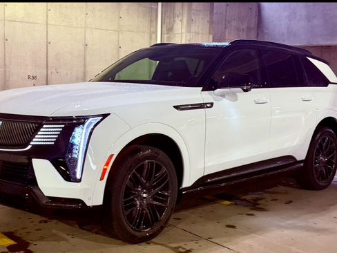 Used 2025 Cadillac Escalade IQ Sport 1 w/ LPO, ONYX Package image 1