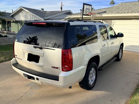 Used 2012 GMC Yukon XL SLT w/ SLT-2 Equipment Package image 12
