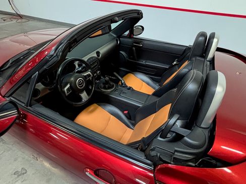 Used 2011 MAZDA MX-5 Miata Touring w/ Suspension Pkg RWD image 27