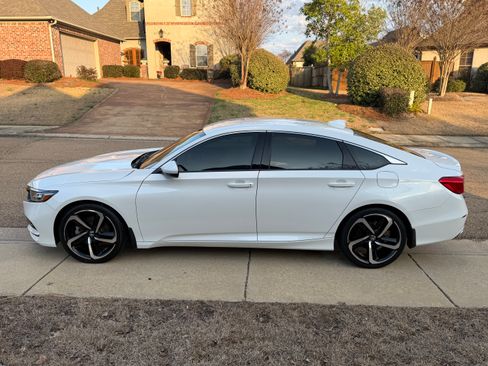 Used 2019 Honda Accord Sport image 9