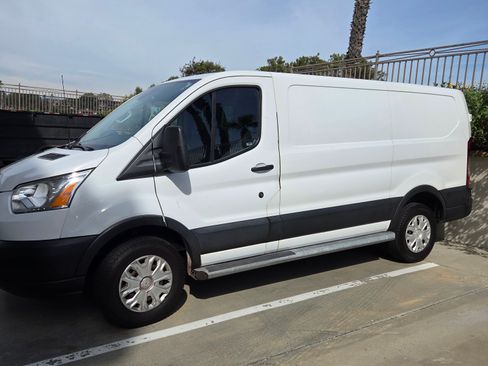 Used 2019 Ford Transit 250 130 Low Roof image 5