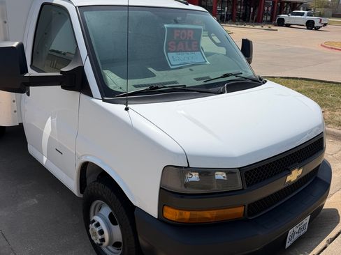 Used 2021 Chevrolet Express 3500 w/ Power Convenience Package RWD image 4