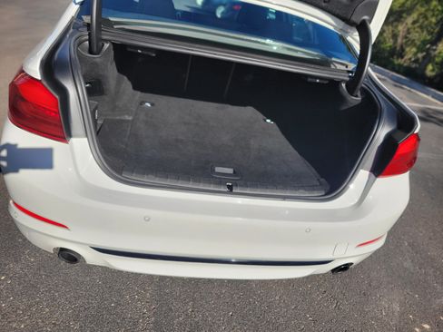 Used 2018 BMW 530e image 9