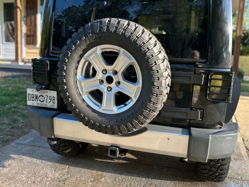 Used 2012 Jeep Wrangler Unlimited Sahara w/ Connectivity Group image 2