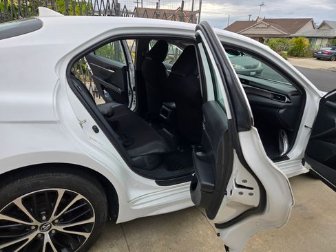 Used 2019 Toyota Camry SE image 19